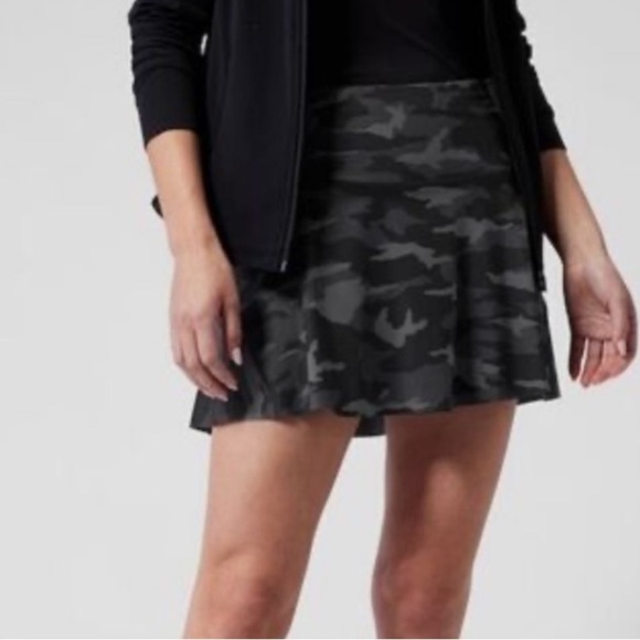 NEW ATHLETA Ace Printed Tennis Skort 13.5” Camo Large - Picture 2 of 8